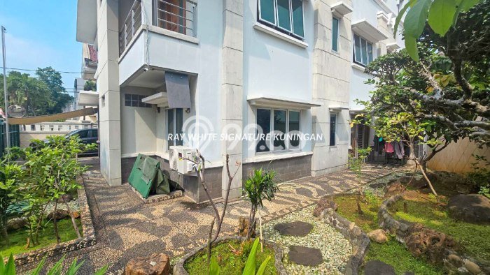 Dijual Rumah Luas Megah Dengan View Eksklusif di Cideng, Jakarta Pusat Dijual Rumah Luas Megah Dengan View Eksklusif di Cideng, Jakarta Pusat