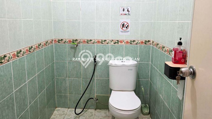 Ruko Dijual di Jakarta Selatan LT 135m2 & LB 168m2 Lokasi Terbaik! Ruko Dijual di Jakarta Selatan LT 135m2 & LB 168m2 Lokasi Terbaik!