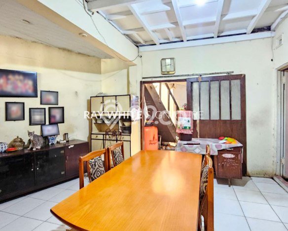 For Sale! Luxury House LT 200m2 Desain Modern di Bendungan Hilir For Sale! Luxury House LT 200m2 Desain Modern di Bendungan Hilir