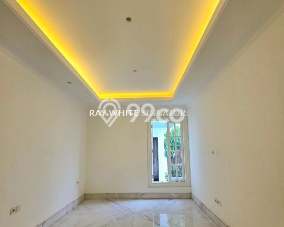 For Sale Rumah Mewah Exclusive di Menteng, Jakarta Pusat For Sale Rumah Mewah Exclusive di Menteng, Jakarta Pusat