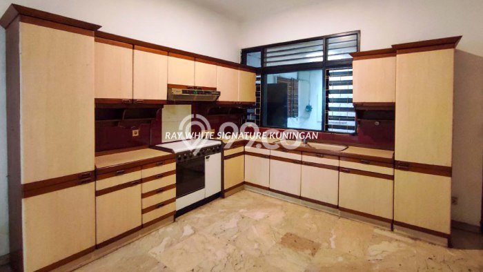 For Sale! Luxury House LT 702m2 Desain Elegan di Bangka For Sale! Luxury House LT 702m2 Desain Elegan di Bangka