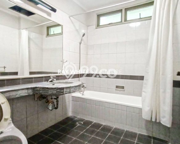 Rumah Eksklusif Siap Huni LT 1663m2 di Menteng, Jakarta Pusat Rumah Eksklusif Siap Huni LT 1663m2 di Menteng, Jakarta Pusat
