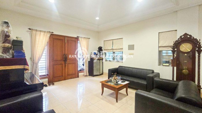 Dijual Rumah Luas Megah Dengan View Eksklusif di Cideng, Jakarta Pusat Dijual Rumah Luas Megah Dengan View Eksklusif di Cideng, Jakarta Pusat