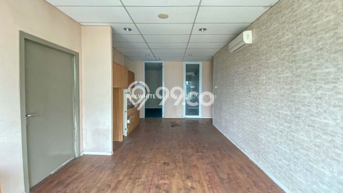 Unit Kantor Dijual di Jakarta Selatan LT 1m2 & LB 238m2 Unit Kantor Dijual di Jakarta Selatan LT 1m2 & LB 238m2