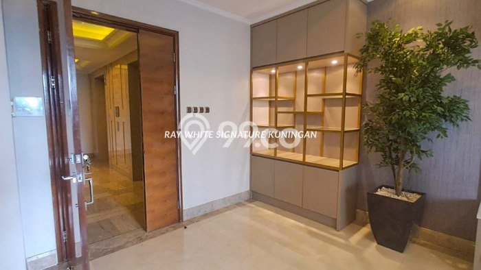 Hunian Strategis 249m2 di Senopati Jakarta Selatan 4 KT Hunian Strategis 249m2 di Senopati Jakarta Selatan 4 KT