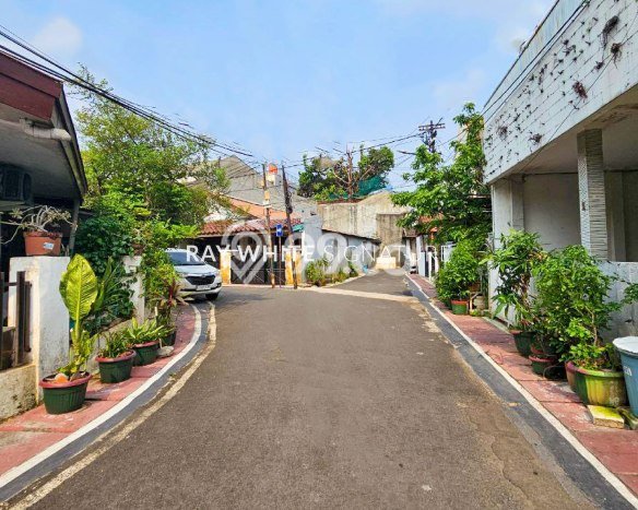 For Sale! Luxury House LT 200m2 Desain Modern di Bendungan Hilir For Sale! Luxury House LT 200m2 Desain Modern di Bendungan Hilir
