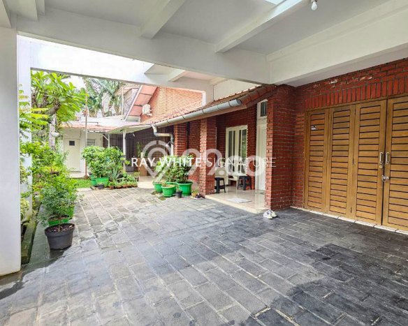 Rumah Luxury Modern Tanpa Renovasi di Senopati Jakarta Selatan Rumah Luxury Modern Tanpa Renovasi di Senopati Jakarta Selatan