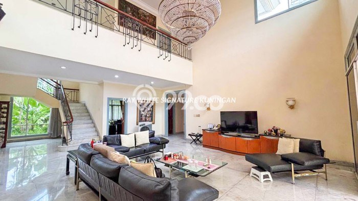 Ready to Use! Luxury House LT 875m2 Desain Elegan di Ragunan Ready to Use! Luxury House LT 875m2 Desain Elegan di Ragunan