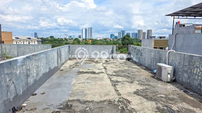 Ruko Dijual di Jakarta Selatan LT 135m2 & LB 168m2 Lokasi Terbaik! Ruko Dijual di Jakarta Selatan LT 135m2 & LB 168m2 Lokasi Terbaik!