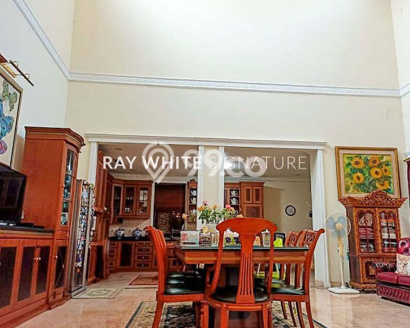 Hunian Mewah Siap Huni LT 917m2 di Kebayoran Baru, Jakarta Selatan Hunian Mewah Siap Huni LT 917m2 di Kebayoran Baru, Jakarta Selatan