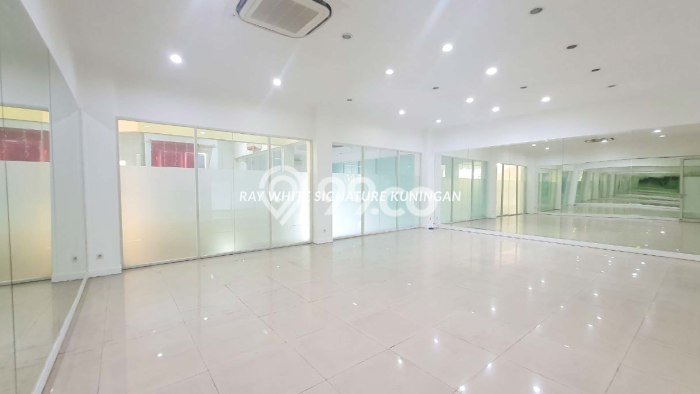 Kantor untuk Disewa di Pusat Jakarta Selatan Luas Bangunan 320m2 Kantor untuk Disewa di Pusat Jakarta Selatan Luas Bangunan 320m2