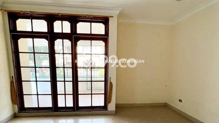 Ready to Use! Luxury House LT 470m2 Desain Modern di Pondok Indah Ready to Use! Luxury House LT 470m2 Desain Modern di Pondok Indah