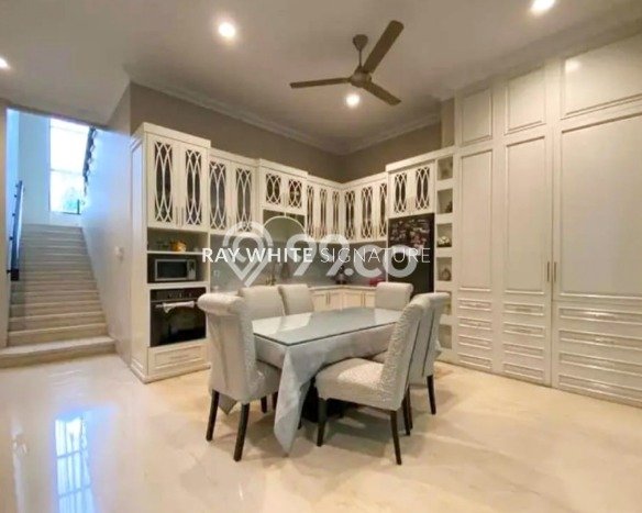 Jual Rumah Luas Megah Dengan View Eksklusif di Panglima Polim, Jakarta Selatan Jual Rumah Luas Megah Dengan View Eksklusif di Panglima Polim, Jakarta Selatan
