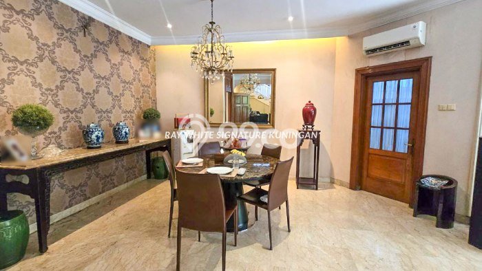 Rumah Luxury Modern Tanpa Renovasi di Senopati Jakarta Selatan Rumah Luxury Modern Tanpa Renovasi di Senopati Jakarta Selatan