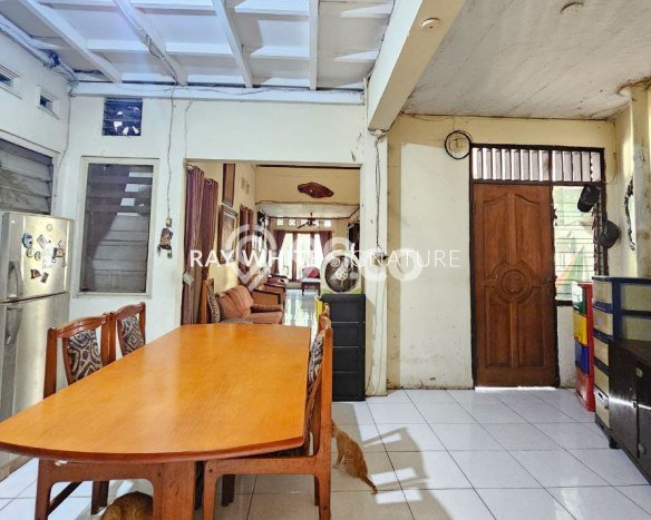 For Sale! Luxury House LT 200m2 Desain Modern di Bendungan Hilir For Sale! Luxury House LT 200m2 Desain Modern di Bendungan Hilir