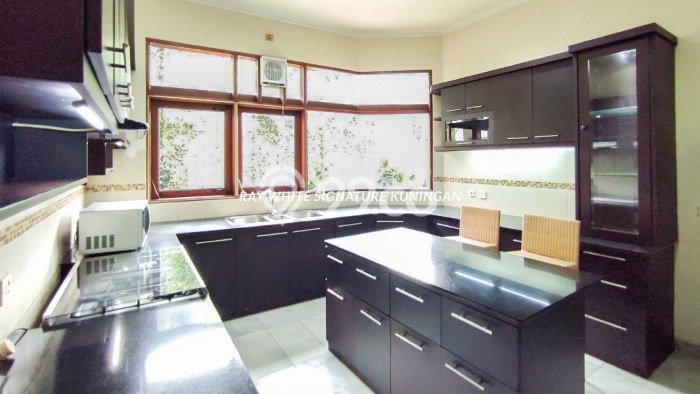 Rumah Mewah LB 12211m2 Siap Pakai Desain Elegan di TB Simatupang, Jakarta Selatan Rumah Mewah LB 12211m2 Siap Pakai Desain Elegan di TB Simatupang, Jakarta Selatan