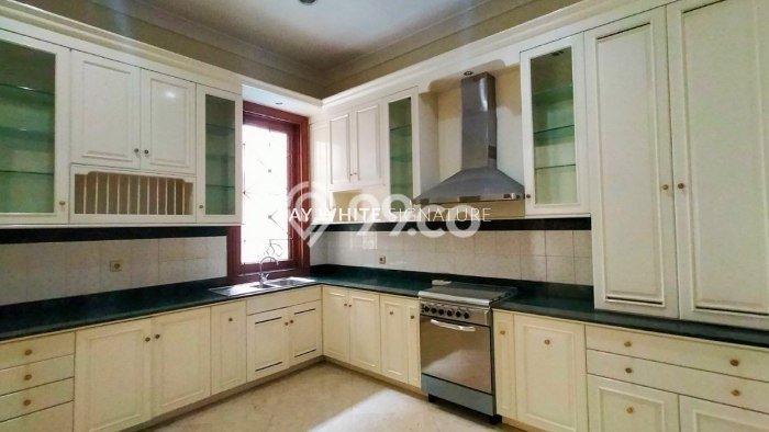 Jual Rumah Luas Megah Dengan View Eksklusif di Wijaya, Jakarta Selatan Jual Rumah Luas Megah Dengan View Eksklusif di Wijaya, Jakarta Selatan