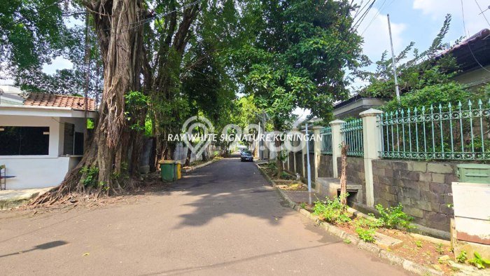 For Sale! Luxury House LT 865m2 Desain Modern di Kuningan For Sale! Luxury House LT 865m2 Desain Modern di Kuningan