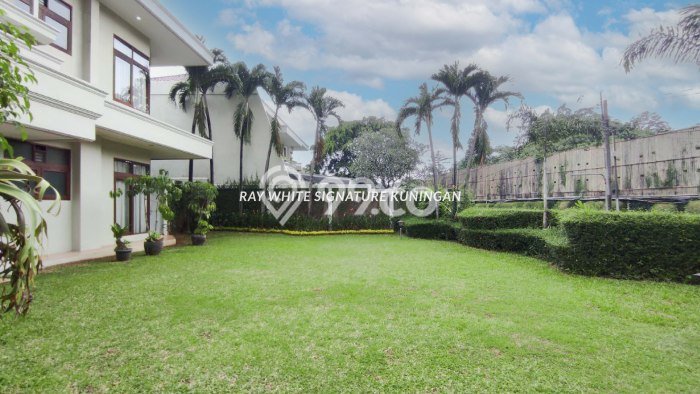 Rumah Mewah LB 12211m2 Siap Pakai Desain Elegan di TB Simatupang, Jakarta Selatan Rumah Mewah LB 12211m2 Siap Pakai Desain Elegan di TB Simatupang, Jakarta Selatan