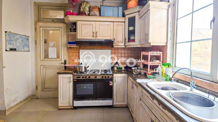 For Sale! Luxury House LT 604m2 Desain Modern di Mega Kuningan For Sale! Luxury House LT 604m2 Desain Modern di Mega Kuningan