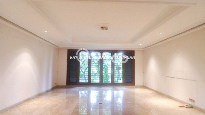 Rumah Luxury Modern Tanpa Renovasi di Pondok Indah Jakarta Selatan Rumah Luxury Modern Tanpa Renovasi di Pondok Indah Jakarta Selatan