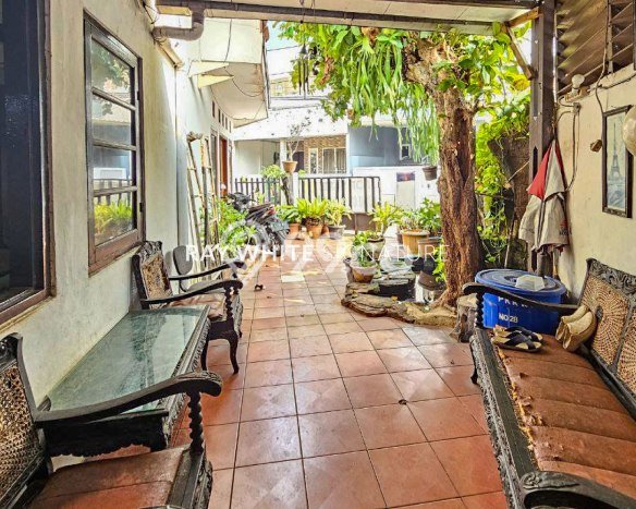 For Sale! Luxury House LT 200m2 Desain Modern di Bendungan Hilir For Sale! Luxury House LT 200m2 Desain Modern di Bendungan Hilir