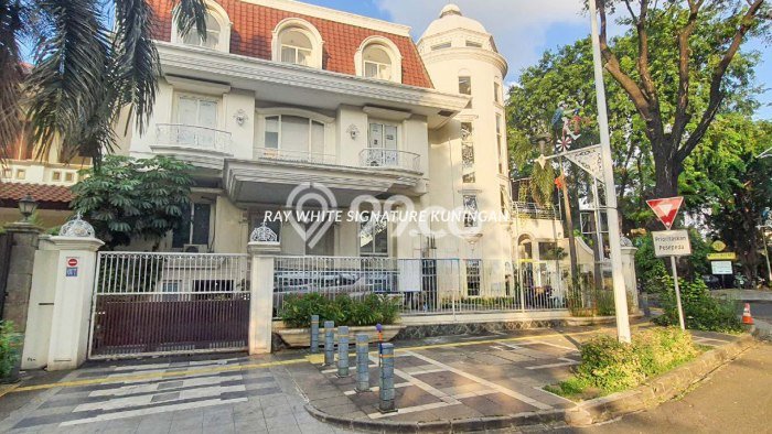 Kantor untuk Disewa di Pusat Jakarta Selatan Luas Bangunan 320m2 Kantor untuk Disewa di Pusat Jakarta Selatan Luas Bangunan 320m2