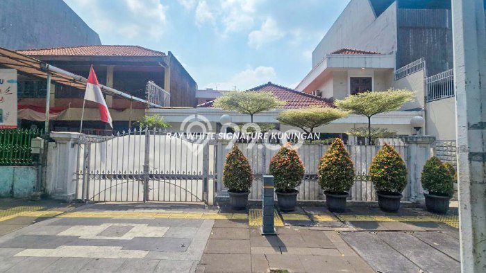 Rumah Luxury Modern Tanpa Renovasi di Senopati Jakarta Selatan Rumah Luxury Modern Tanpa Renovasi di Senopati Jakarta Selatan