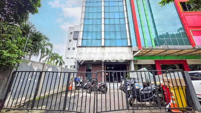 Ruko Dijual Lokasi Emas di Mampang Prapatan Luas 360m2 Ruko Dijual Lokasi Emas di Mampang Prapatan Luas 360m2