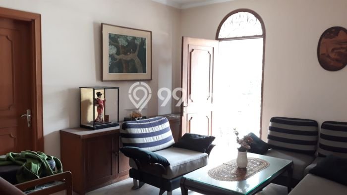 Siap Huni Rumah Mewah 6 Kamar di Kebon Jeruk Dekat ke Mana Pun Siap Huni Rumah Mewah 6 Kamar di Kebon Jeruk Dekat ke Mana Pun