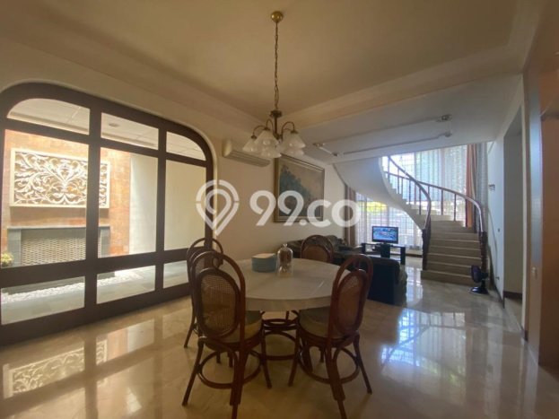Rumah Elit Modern Tanpa Renovasi di Pondok Indah Jakarta Selatan Rumah Elit Modern Tanpa Renovasi di Pondok Indah Jakarta Selatan