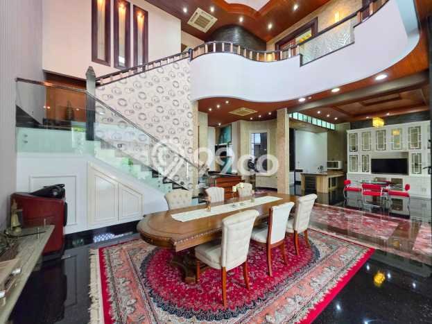 Rumah Mewah LB 800m2 Siap Huni Desain Elegan di Pondok Indah, Jakarta Selatan Rumah Mewah LB 800m2 Siap Huni Desain Elegan di Pondok Indah, Jakarta Selatan