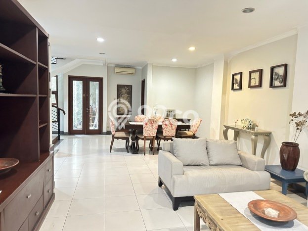 For Sale! Premium House LT 160m2 Desain Elegan di Pondok Indah For Sale! Premium House LT 160m2 Desain Elegan di Pondok Indah