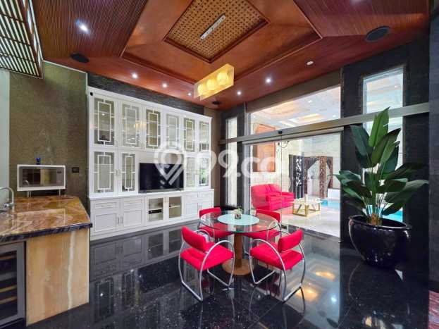 Rumah Mewah LB 800m2 Siap Huni Desain Elegan di Pondok Indah, Jakarta Selatan Rumah Mewah LB 800m2 Siap Huni Desain Elegan di Pondok Indah, Jakarta Selatan