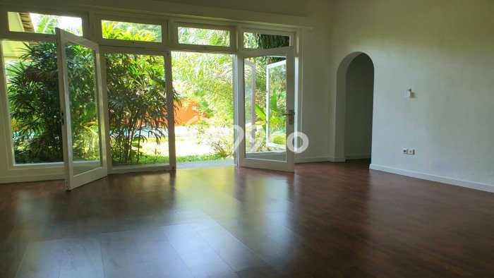 Ready to Use! Luxury House LT 1369m2 Desain Elegan di Kemang Ready to Use! Luxury House LT 1369m2 Desain Elegan di Kemang