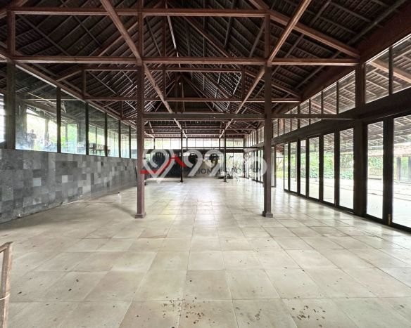 Hunian Mewah LB 1000m2 Siap Huni Desain Elegan di Kemang, Jakarta Selatan Hunian Mewah LB 1000m2 Siap Huni Desain Elegan di Kemang, Jakarta Selatan