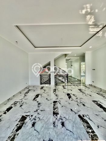 Rumah Berkelas LT 247m2m² / LB 300m2m² di Kompleks Cluster Cilandak, Jakarta Selatan Rumah Berkelas LT 247m2m² / LB 300m2m² di Kompleks Cluster Cilandak, Jakarta Selatan