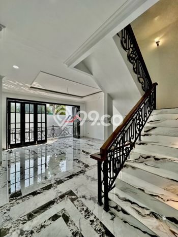 Rumah Berkelas LT 247m2m² / LB 300m2m² di Kompleks Cluster Cilandak, Jakarta Selatan Rumah Berkelas LT 247m2m² / LB 300m2m² di Kompleks Cluster Cilandak, Jakarta Selatan