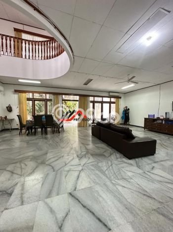 Hunian Mewah LB 500m2 Siap Pakai Desain Elegan di Cipete, Jakarta Selatan Hunian Mewah LB 500m2 Siap Pakai Desain Elegan di Cipete, Jakarta Selatan