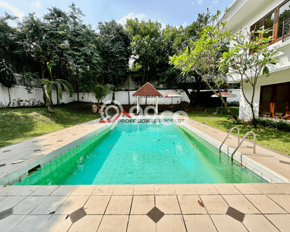 For Sale! Luxury House LT 1420m2 Desain Elegan di Kemang For Sale! Luxury House LT 1420m2 Desain Elegan di Kemang