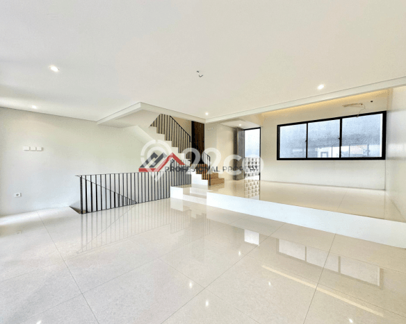 Ready to Use! Luxury House LT 99m2 Desain Elegan di Kemang Ready to Use! Luxury House LT 99m2 Desain Elegan di Kemang