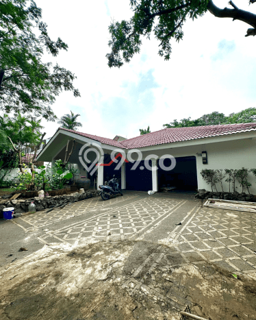 Ready to Use! Luxury House LT 977m2 Desain Elegan di Kemang Ready to Use! Luxury House LT 977m2 Desain Elegan di Kemang