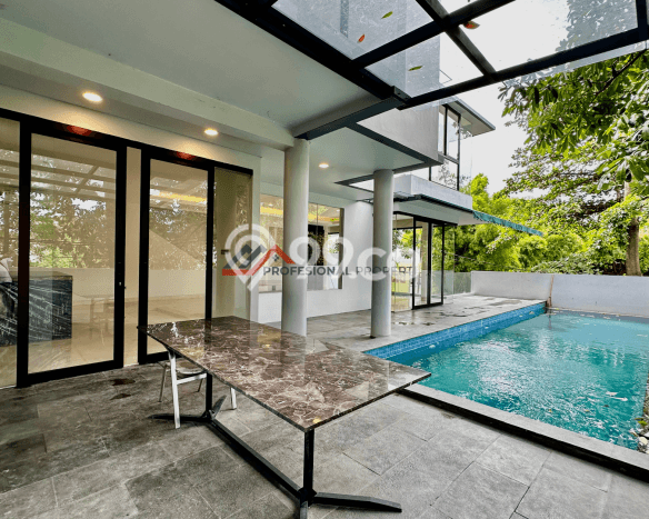 Rumah Elit LB 550m2 Siap Huni Desain Elegan di Kemang, Jakarta Selatan Rumah Elit LB 550m2 Siap Huni Desain Elegan di Kemang, Jakarta Selatan
