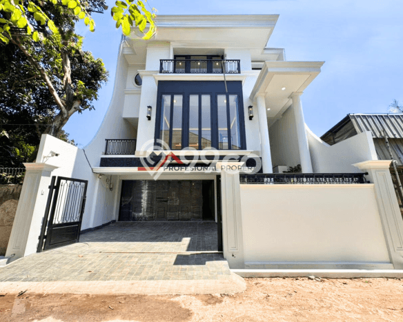 Ready to Use! Luxury House LT 250m2 Desain Modern di Cipete Ready to Use! Luxury House LT 250m2 Desain Modern di Cipete