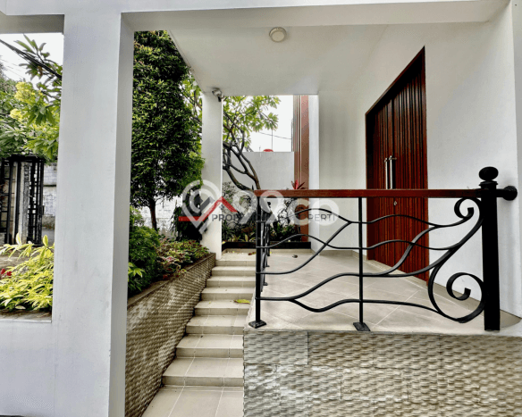 Disewakan Cepat Rumah Kondisi Baik di Area Kebayoran Baru, Jakarta Selatan Disewakan Cepat Rumah Kondisi Baik di Area Kebayoran Baru, Jakarta Selatan