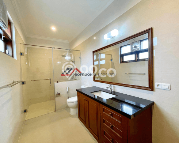 Ready to Use! Premium House LT 650m2 Desain Modern di Lebak Bulus Ready to Use! Premium House LT 650m2 Desain Modern di Lebak Bulus