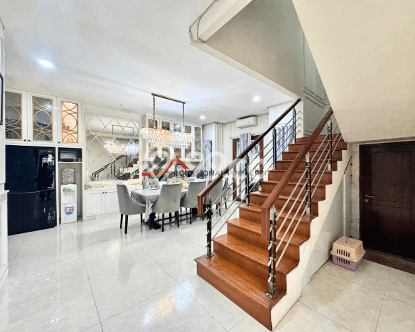 Dijual Rumah Kost di Pejaten, Jakarta Selatan, 30 KT, 30 KM, Bangunan 1000m2 Dijual Rumah Kost di Pejaten, Jakarta Selatan, 30 KT, 30 KM, Bangunan 1000m2