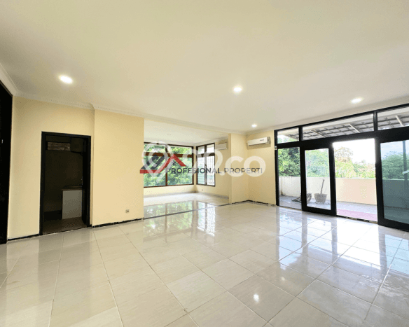Sewa Rumah Nyaman di Kemang LT 1400m2 / LB 750m2 Kondisi Bagus Sewa Rumah Nyaman di Kemang LT 1400m2 / LB 750m2 Kondisi Bagus