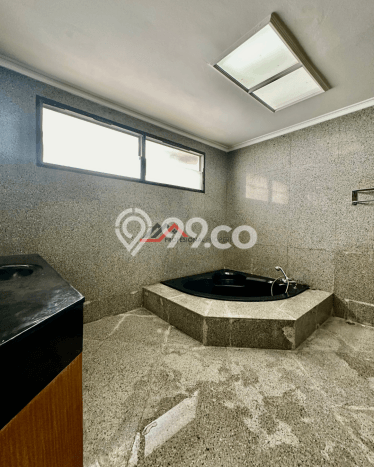 Ready to Use! Luxury House LT 977m2 Desain Elegan di Kemang Ready to Use! Luxury House LT 977m2 Desain Elegan di Kemang