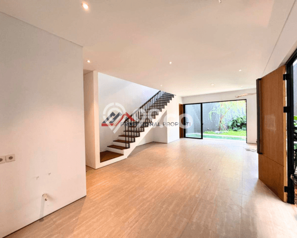 For Sale! Luxury House LT 177m2 Desain Modern di Kemang For Sale! Luxury House LT 177m2 Desain Modern di Kemang